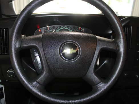 Used 2017 Chevrolet Express 2500 Extended RWD image 10