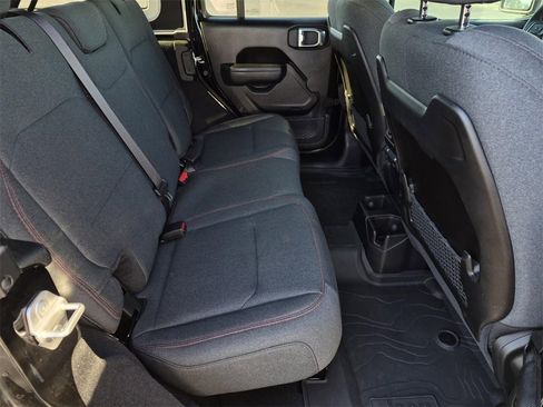 Used 2024 Jeep Wrangler Unlimited Rubicon w/ XTREMEE 35" Tire Package image 15