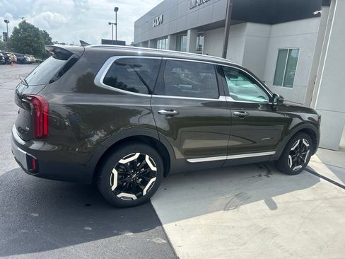 Certified 2024 Kia Telluride S w/ S Sunroof Package AWD/4WD image 8