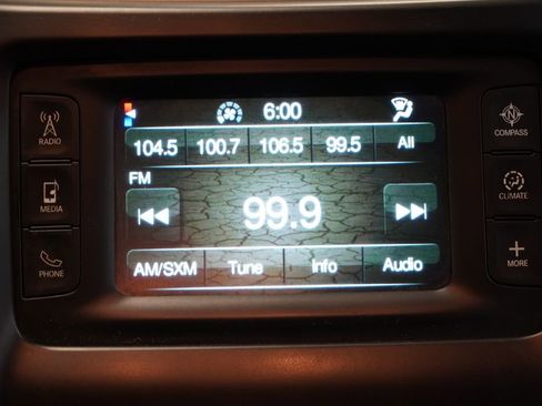 Used 2018 Jeep Cherokee Latitude w/ Altitude Package image 19