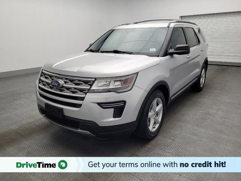 Used 2018 Ford Explorer XLT image 1