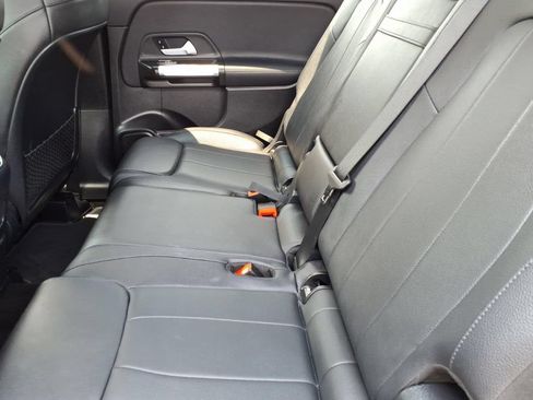 Used 2021 Mercedes-Benz GLB 250 4MATIC image 16
