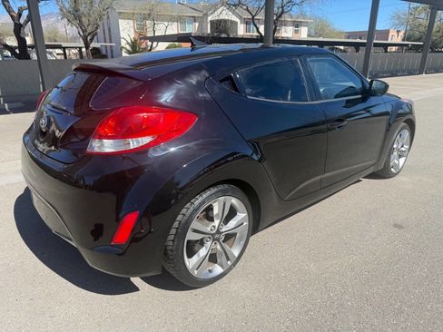 Used 2013 Hyundai Veloster w/ Tech Pkg image 9