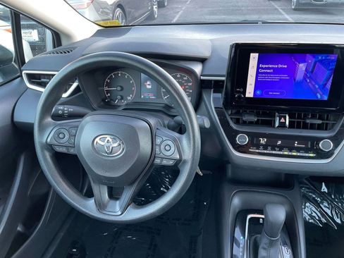Used 2025 Toyota Corolla LE image 33