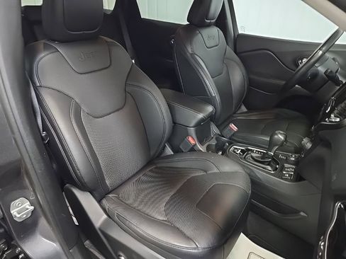 Used 2019 Jeep Cherokee Limited image 13