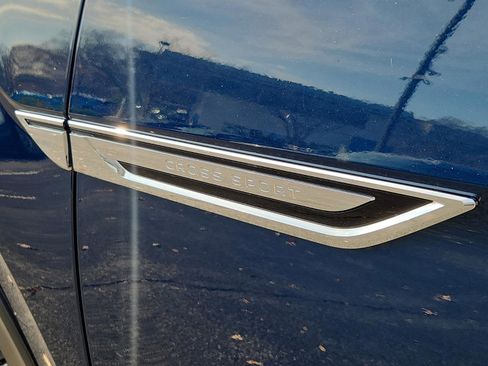 Used 2020 Volkswagen Atlas Cross Sport SE w/ Panoramic Sunroof Package image 29