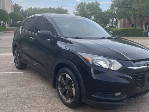 Used 2018 Honda HR-V EX image 2