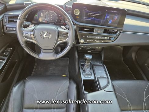 Certified 2022 Lexus ES 300h w/ Accessory Package FWD image 15