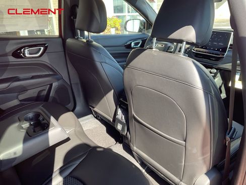 New 2026 Jeep Compass Latitude image 18