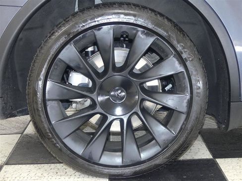 Used 2023 Tesla Model Y AWD image 31