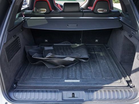 Used 2022 Land Rover Range Rover Sport SVR Carbon Edition AWD/4WD image 40