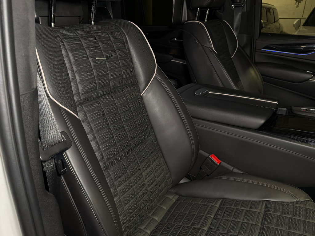 Used 2024 Cadillac Escalade ESV V AWD/4WD image 18