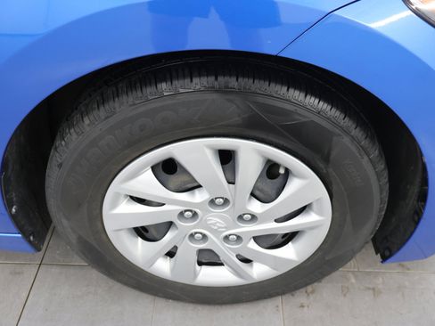 Used 2018 Hyundai Elantra SE FWD image 4