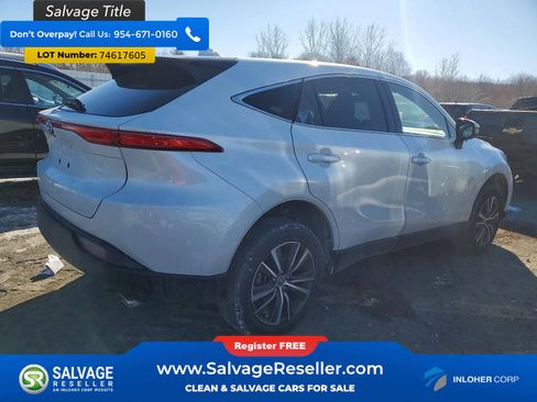 Used 2023 Toyota Venza LE AWD/4WD image 4