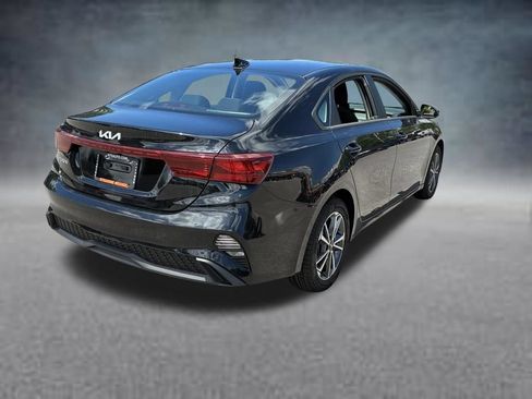 Used 2022 Kia Forte LXS w/ LXS Technology Package FWD image 5