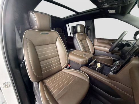 Used 2025 GMC Yukon XL Denali Ultimate AWD/4WD image 30