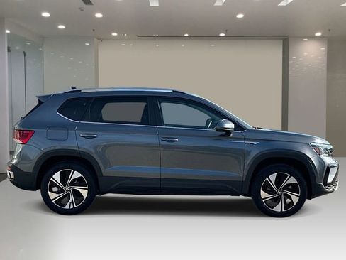Used 2024 Volkswagen Taos SE AWD/4WD image 5