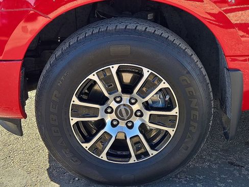 Used 2024 Nissan Titan SV w/ SV Convenience Package image 11