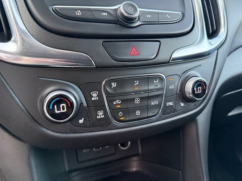 Used 2021 Chevrolet Equinox LT FWD image 17