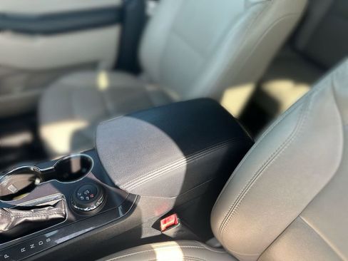 Used 2018 Ford Explorer XLT w/ Equipment Group 202A image 21