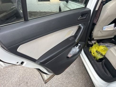 Used 2018 Volkswagen Tiguan SEL image 16