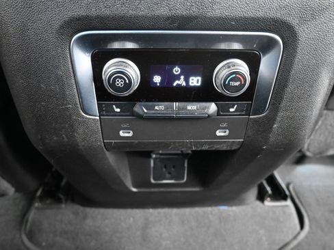 Used 2022 Chevrolet Tahoe LT w/ Luxury Package image 14