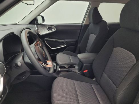 Used 2025 Kia Soul LX image 17