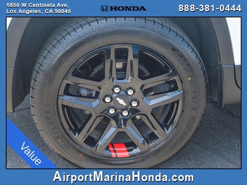 Used 2018 Chevrolet Traverse LT w/ LPO, Black Accent Package AWD/4WD image 11