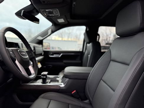 New 2026 GMC Sierra 1500 SLT image 12