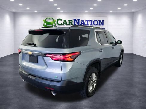 Used 2023 Chevrolet Traverse LT image 2