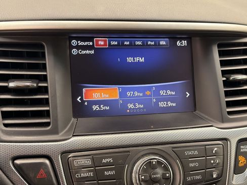Used 2018 Nissan Pathfinder SL w/ SL Premium Package FWD image 23