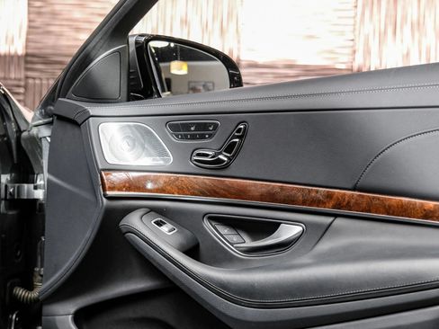 Used 2018 Mercedes-Benz S 560 4MATIC Sedan image 39