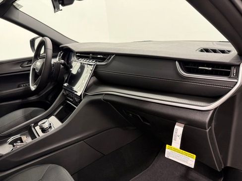 New 2025 Jeep Grand Cherokee Laredo X w/ Luxury Tech Group I AWD/4WD image 16