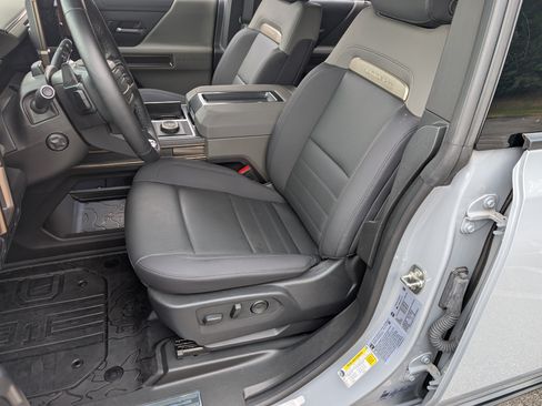 Used 2025 GMC Hummer EV 2X AWD/4WD image 16