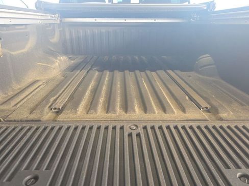 Used 2021 Nissan Titan SV w/ SV Convenience Package image 8