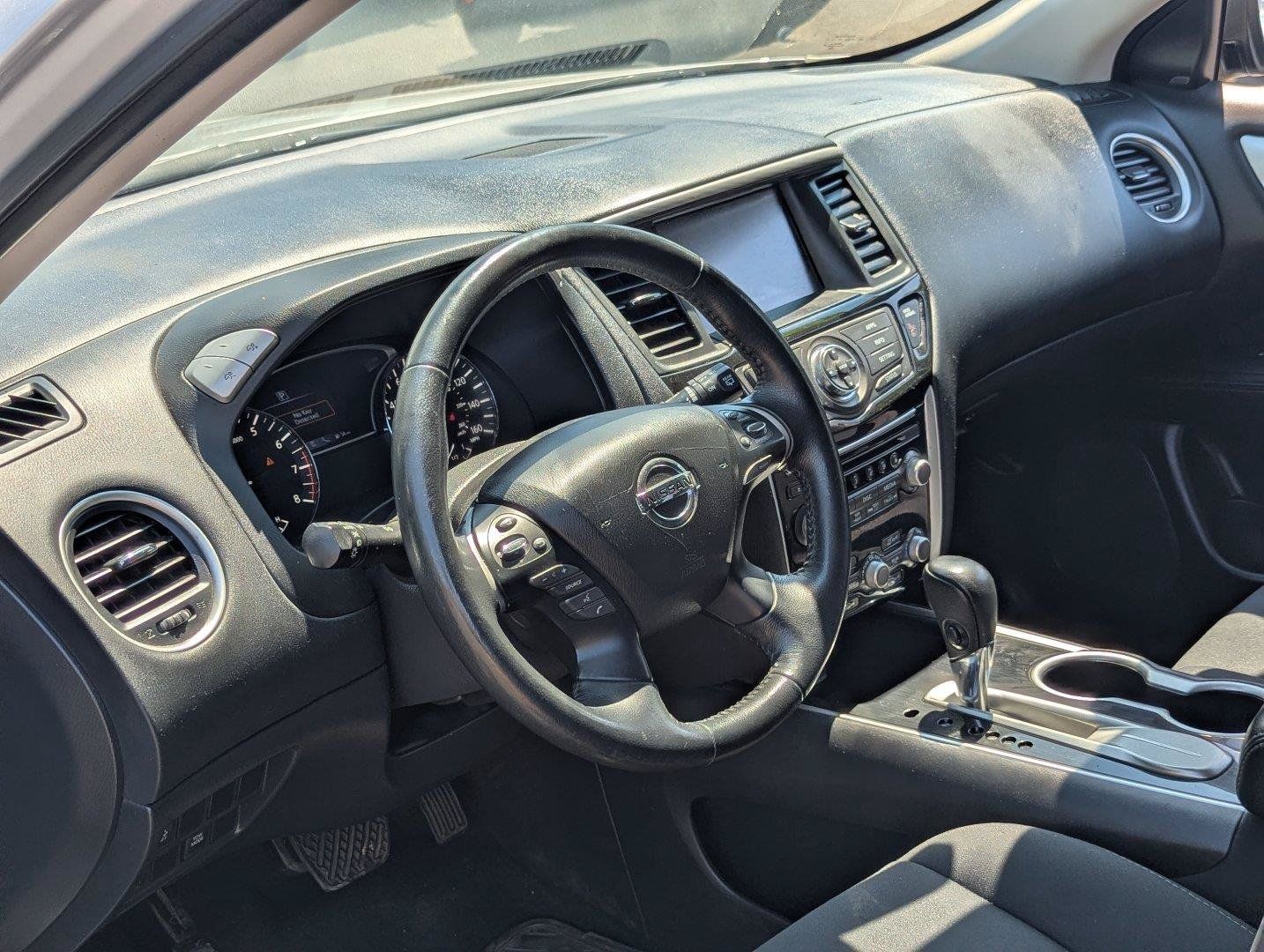 Used 2019 Nissan Pathfinder SV FWD image 12