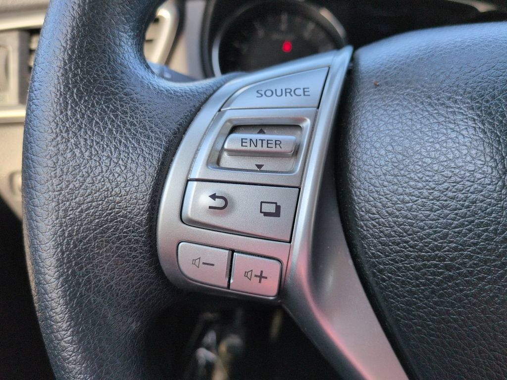 Used 2016 Nissan Rogue SV AWD/4WD image 24