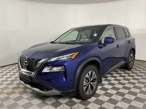 Used 2023 Nissan Rogue SV image 4