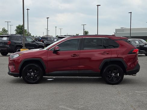 Used 2021 Toyota RAV4 XLE FWD image 3