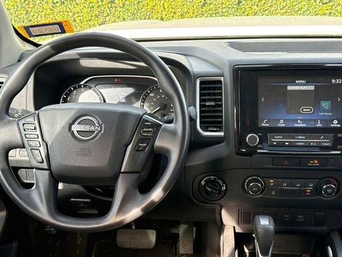 Used 2022 Nissan Frontier SV image 11