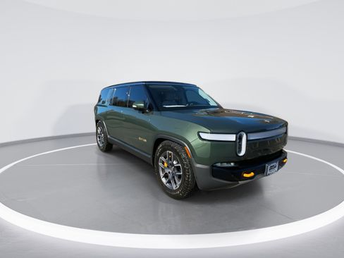 Used 2024 Rivian R1S Adventure image 2