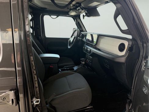 Used 2024 Jeep Wrangler Unlimited AWD/4WD image 18