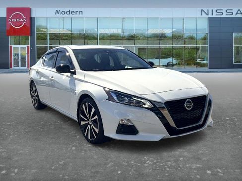 Certified 2021 Nissan Altima 2.5 SR w/ SR Premium Package image 3