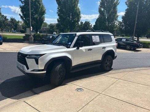Certified 2025 Lexus GX 550 w/ Accessory Package (CT) AWD/4WD image 3
