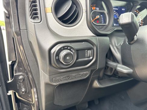 Used 2024 Jeep Wrangler Unlimited Sport AWD/4WD image 20