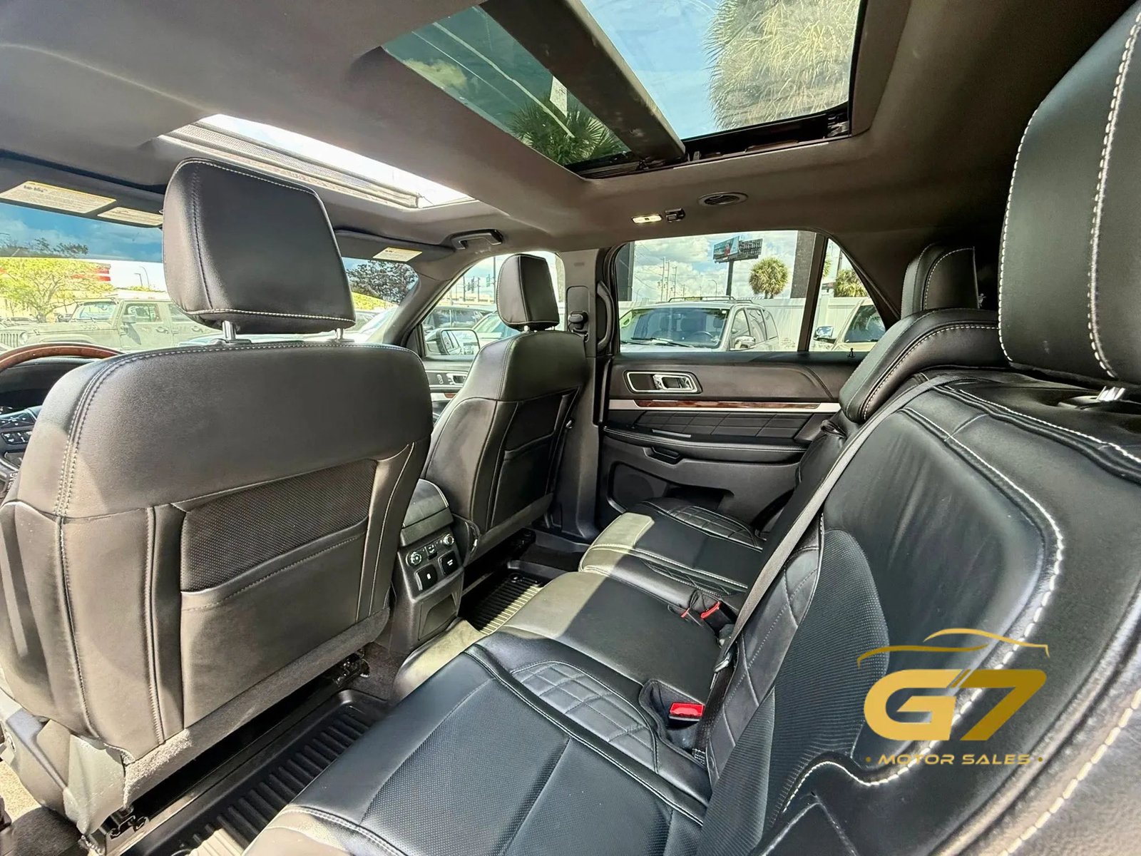 Used 2018 Ford Explorer Platinum AWD/4WD image 12