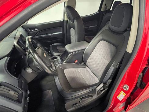 Used 2018 Chevrolet Colorado Z71 AWD/4WD image 3