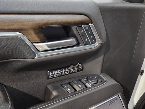 Used 2025 Chevrolet Silverado 1500 High Country w/ Technology Package AWD/4WD image 21