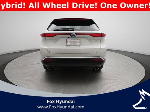 Used 2024 Toyota Venza XLE image 26