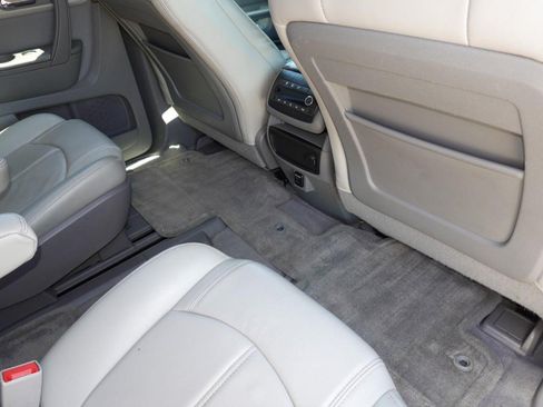 Used 2015 Chevrolet Traverse LT FWD image 25